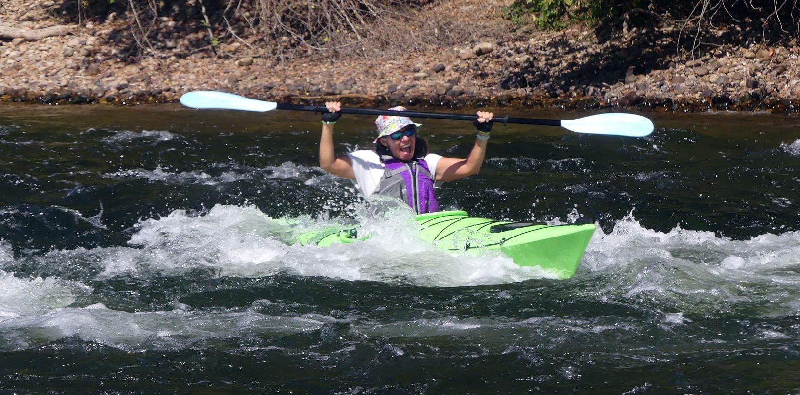paddler-excited-in-rapids