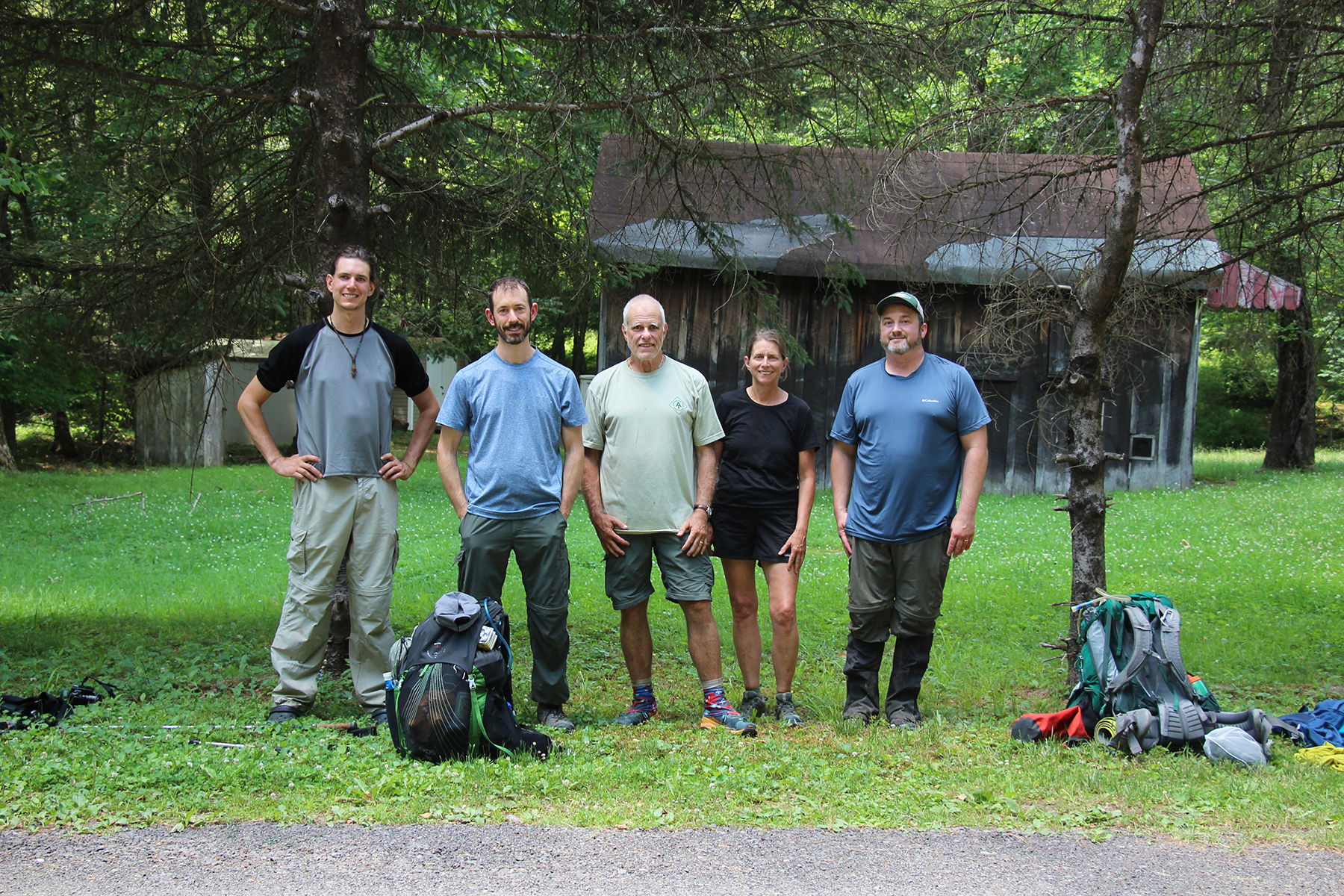 bucktail-path-group-of-backpackers
