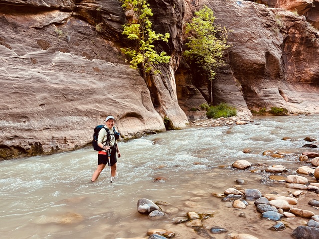 zion-bryce-canyon-river-hiking